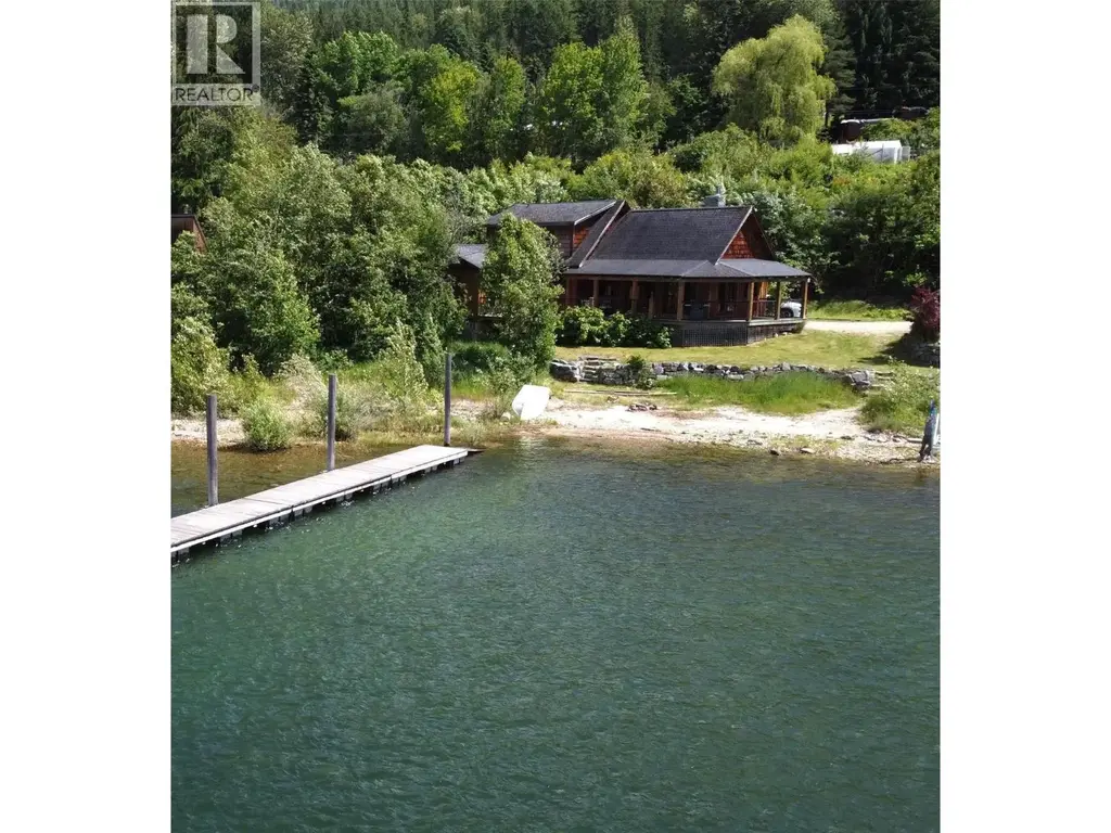 113 Kootenay Lake Road, Procter